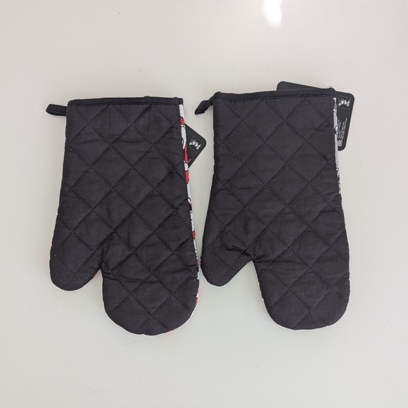 7 Pc BUNDLE Best of Mickey Mouse Kitchen Gadgets Disney Park Iconic Gloves - Picture 13 of 15